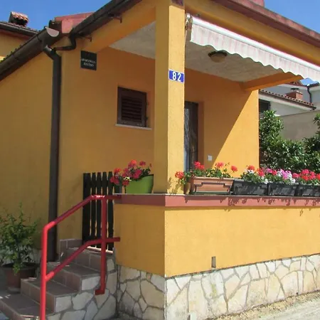 Apartmani Petunia Fažana Exteriör bild