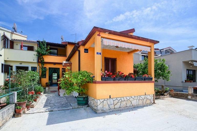 Petunia Apartment Fažana